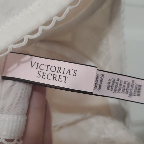 VICTORIA'S SECRET - Picture 3 of 5